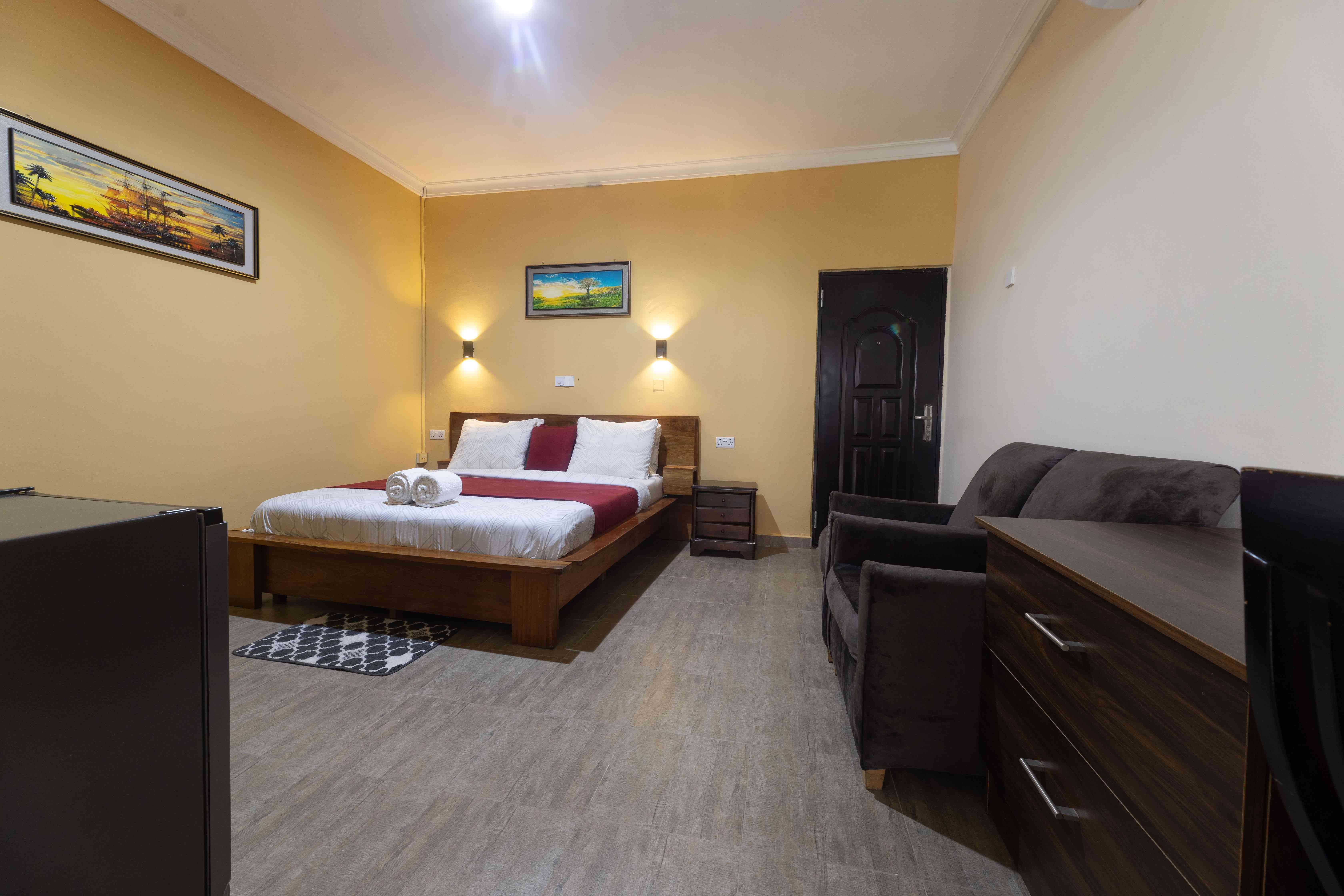 Bar and Restaurant at Golden Simcha Hotel